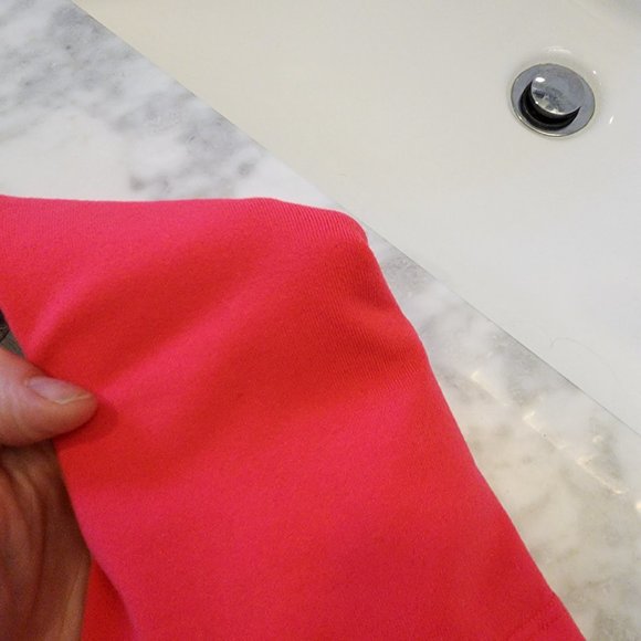 Neon pink Lululemon tank 6 - Picture 3 of 3